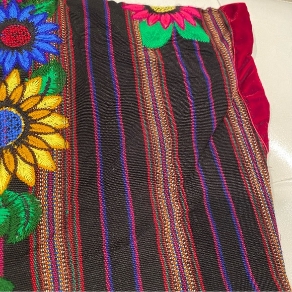 Hand Made Mayan floral embroidered top no size - Picture 8 of 11